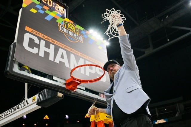 Newsletter 3/16: Queens’ fearless coach takes his shot